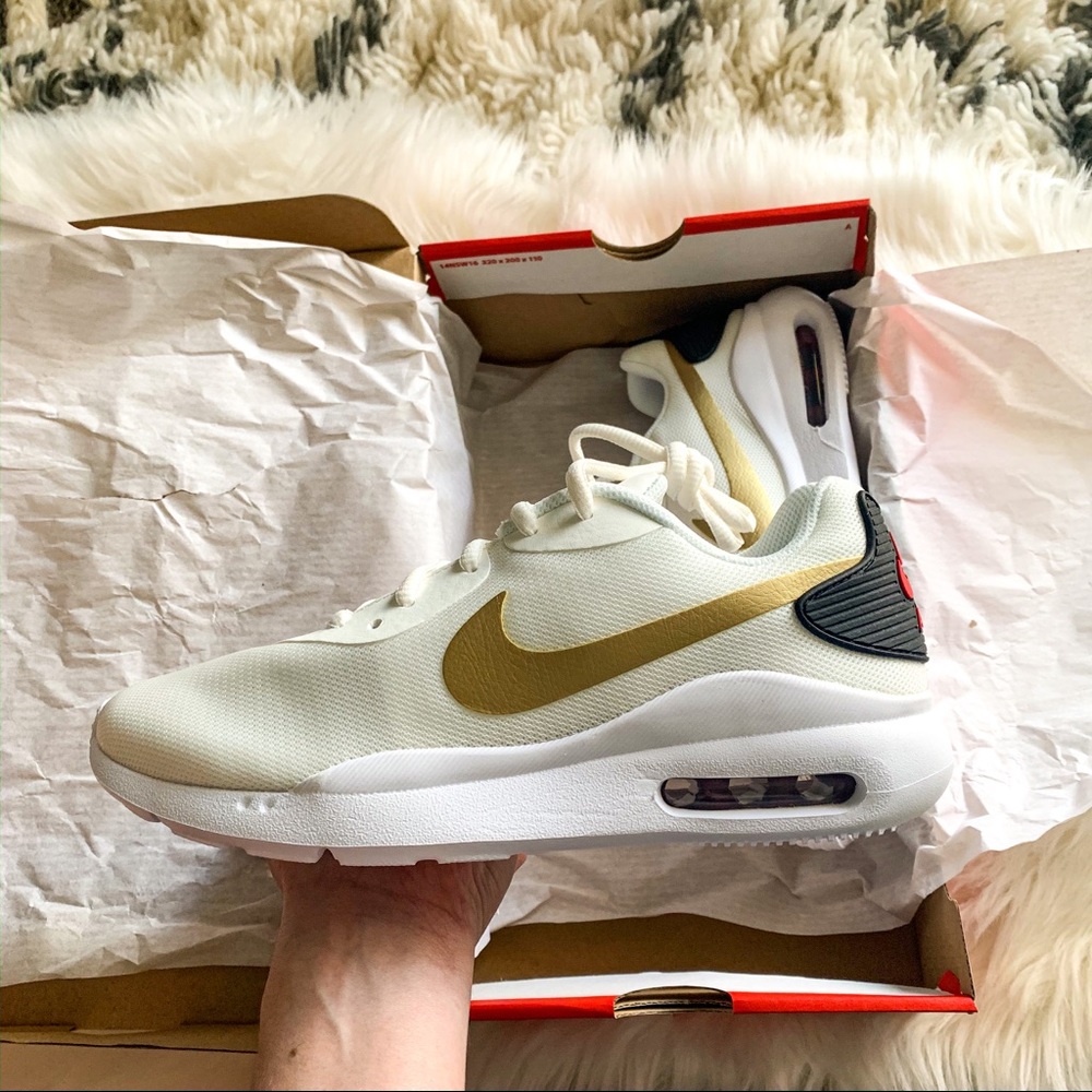 Women’s Nike Air Max Oketo